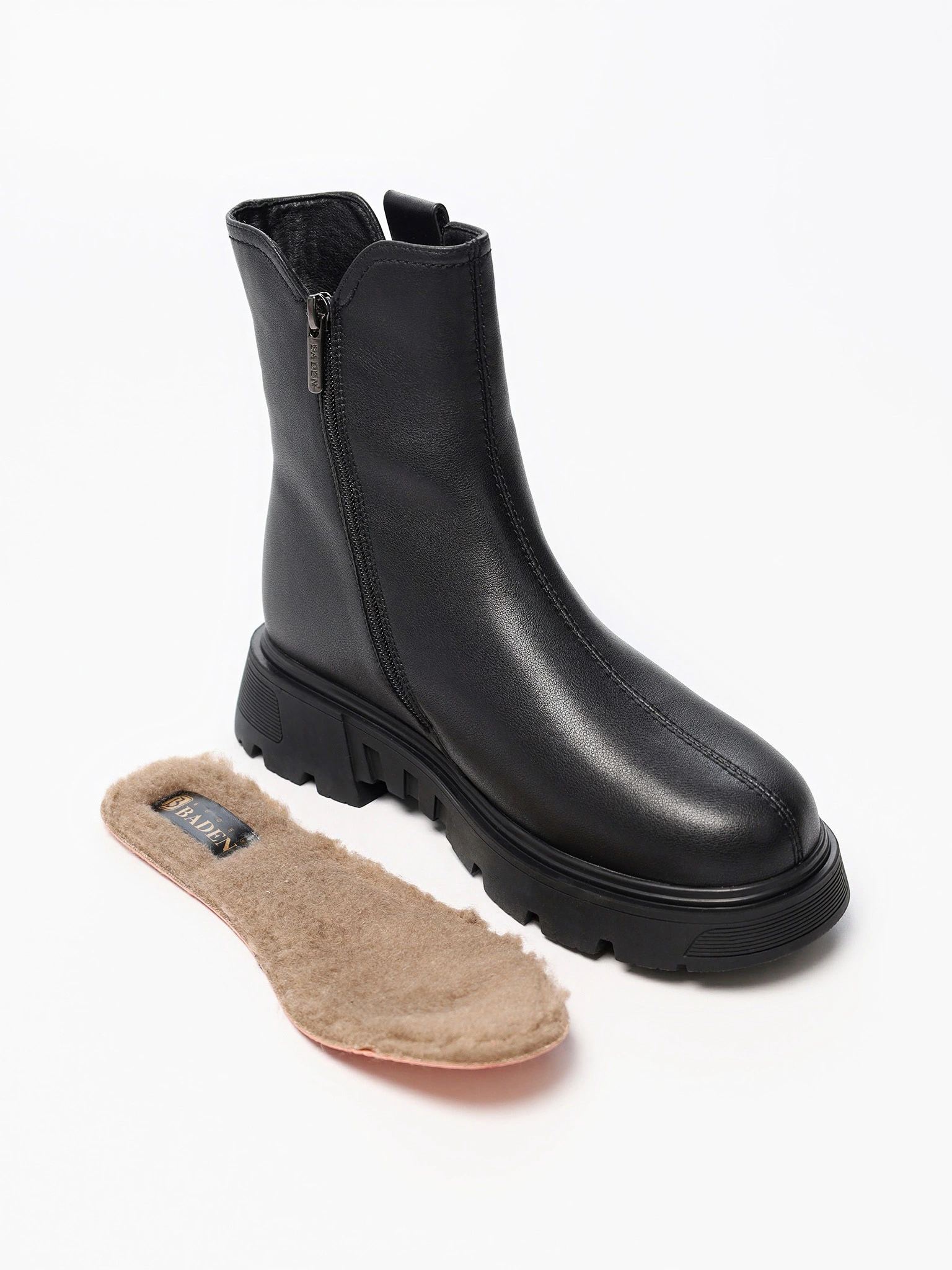 Ботинки черного цвета на рельефной подошве